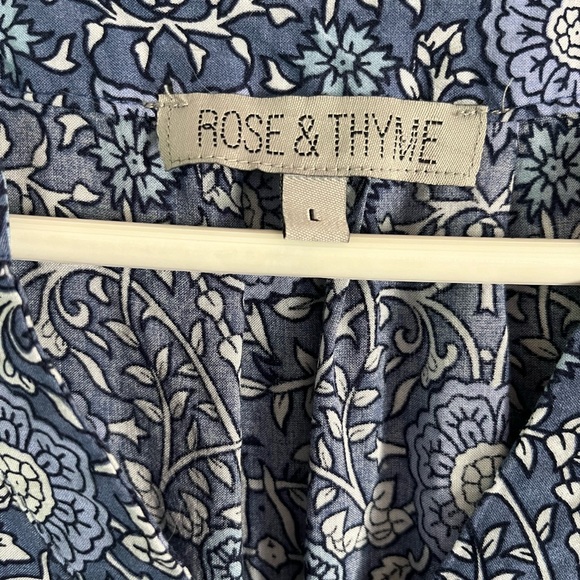 Rose & Thyme sleeveless blouse size large floral blues - Picture 3 of 4